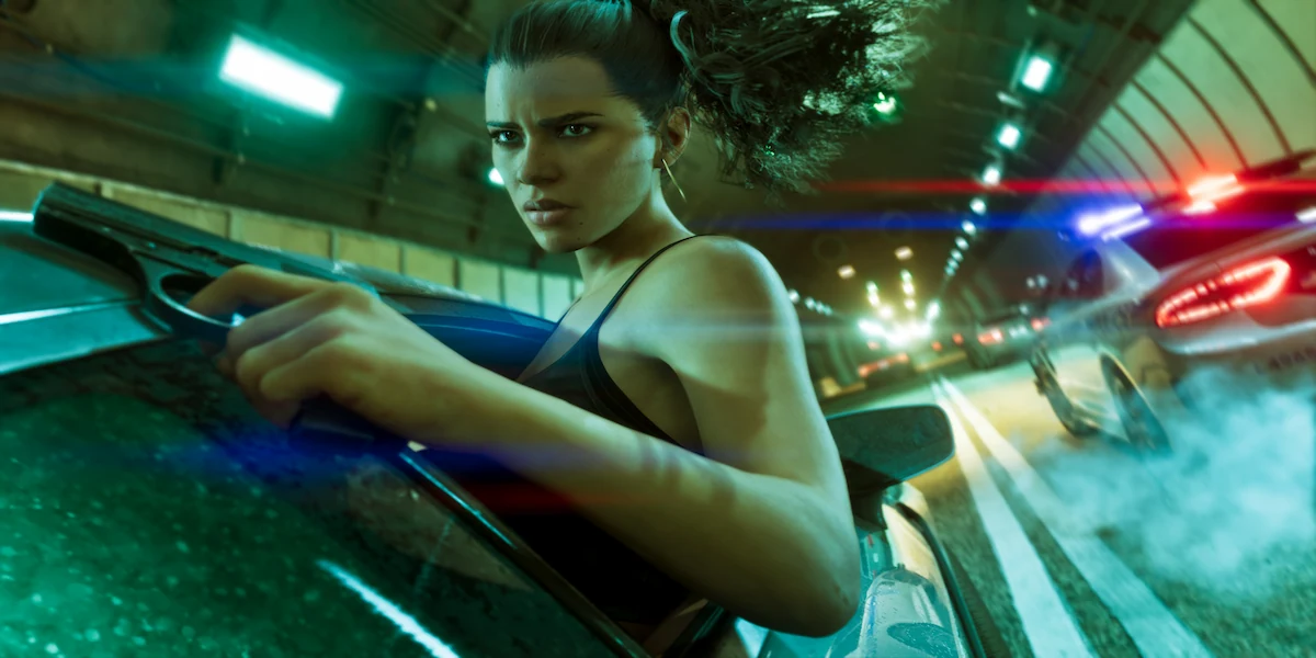 Lucia segurando uma arma para fora da janela do carro durante uma perseguição policial com sirenes ligadas dentro de um túnel em GTA 6.